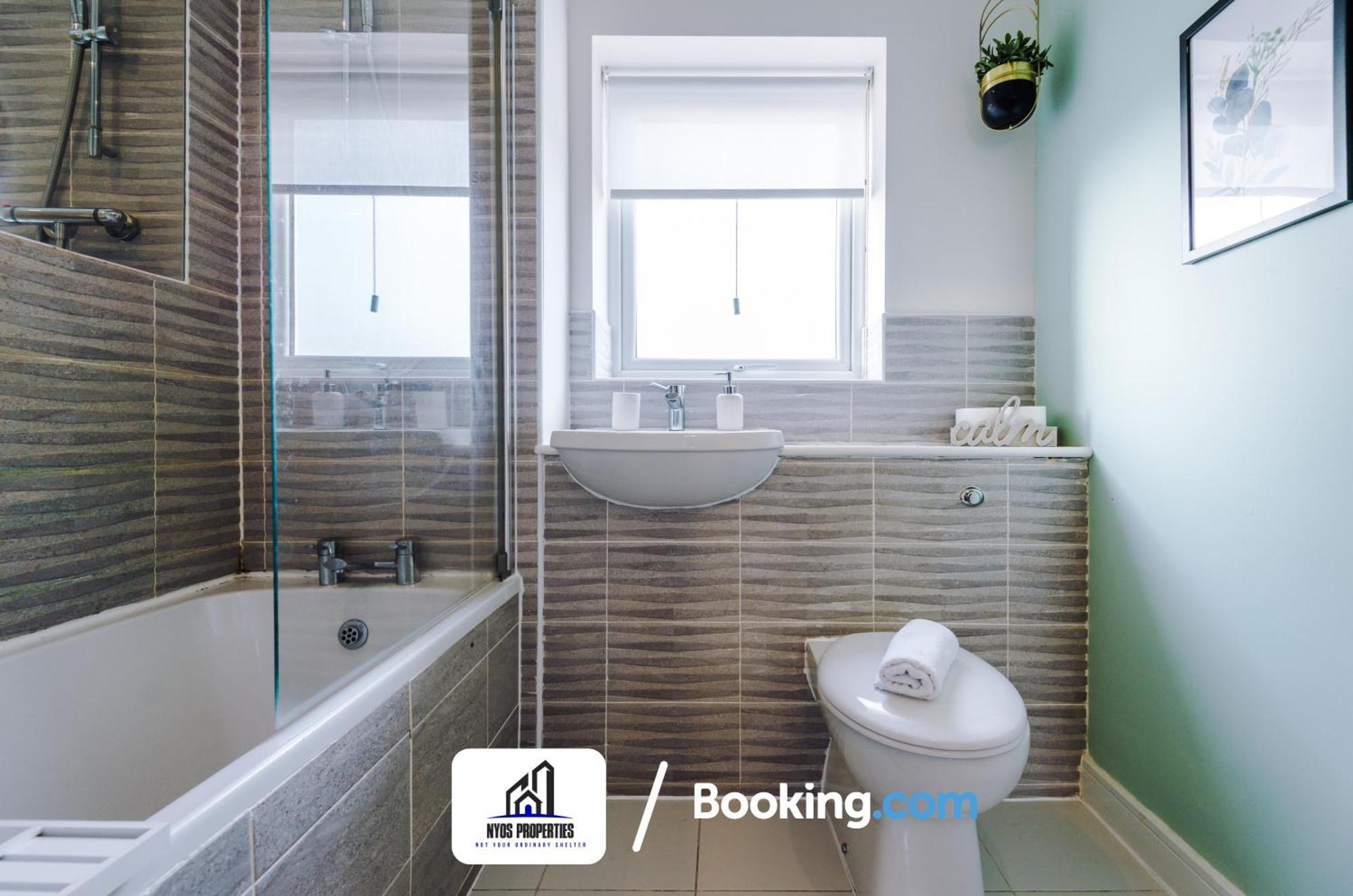 3 Bedroom House By Nyos Properties Short Lets & Serviced Accommodation Manchester With Parking Eksteriør billede