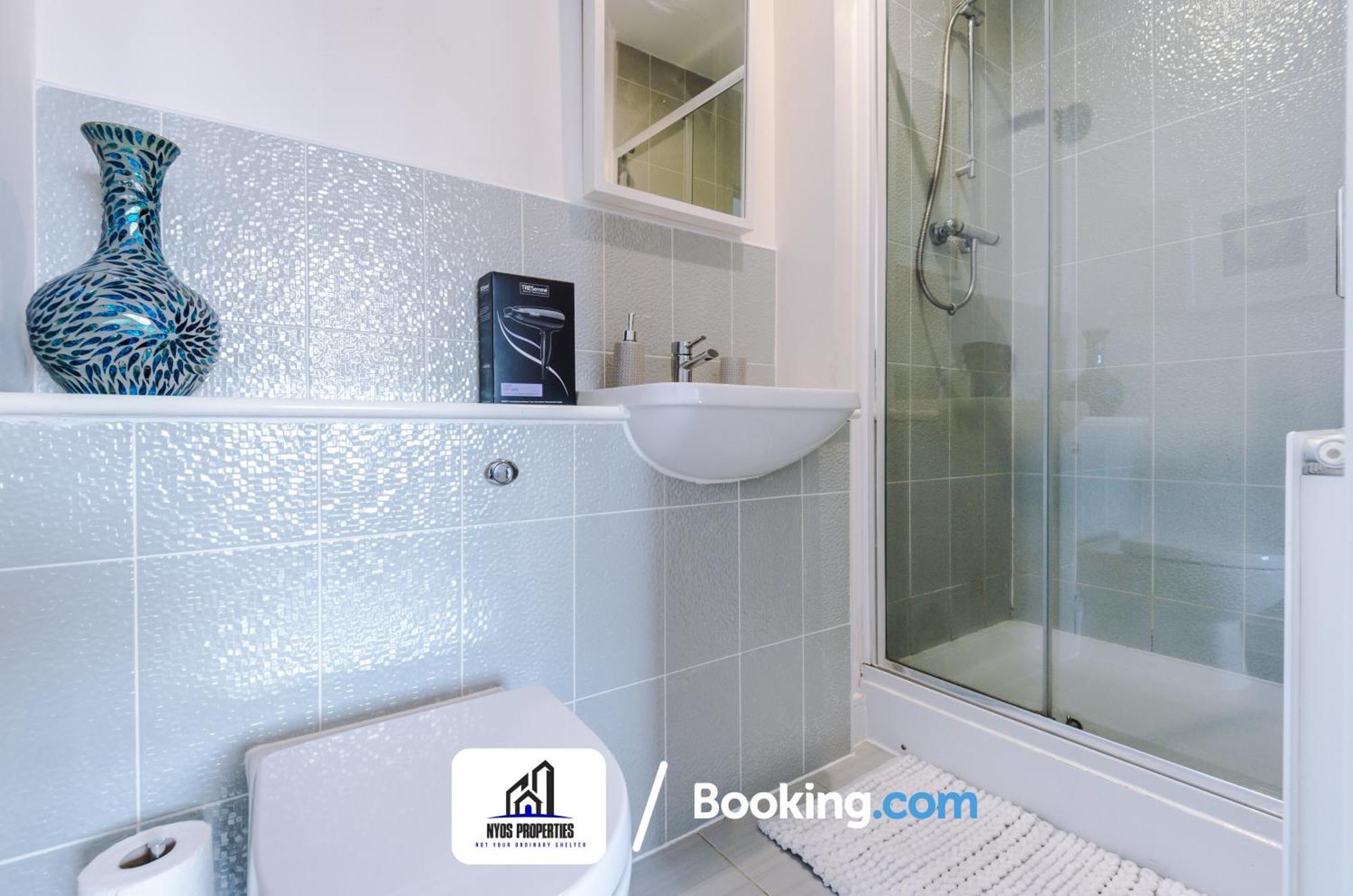 3 Bedroom House By Nyos Properties Short Lets & Serviced Accommodation Manchester With Parking Eksteriør billede